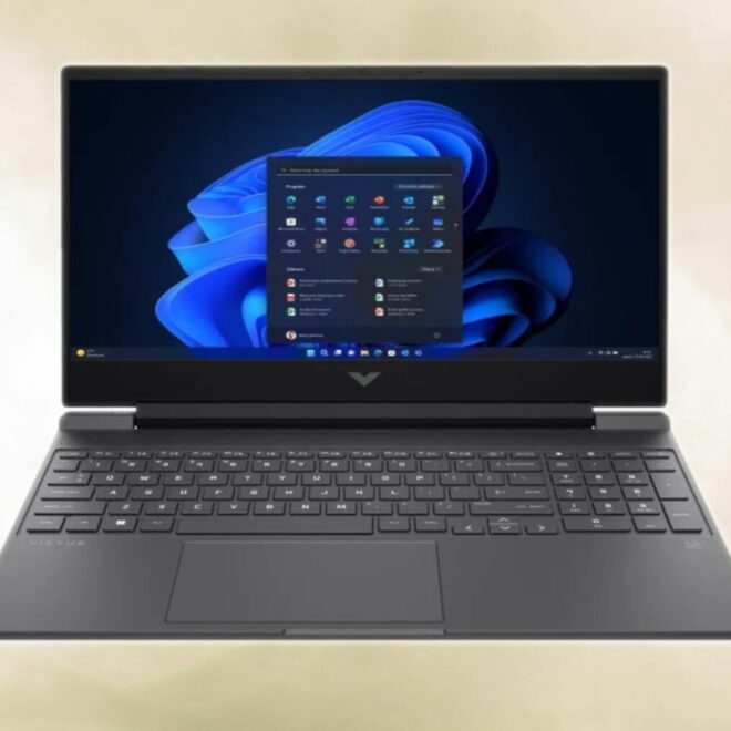To jeden z najtańszych sensownych laptopów do pracy i gier. W X-KOM na promocji za 2499 zł