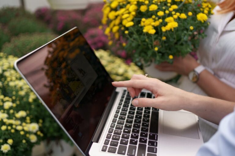 Czy ekran dotykowy w laptopie jest praktyczny?