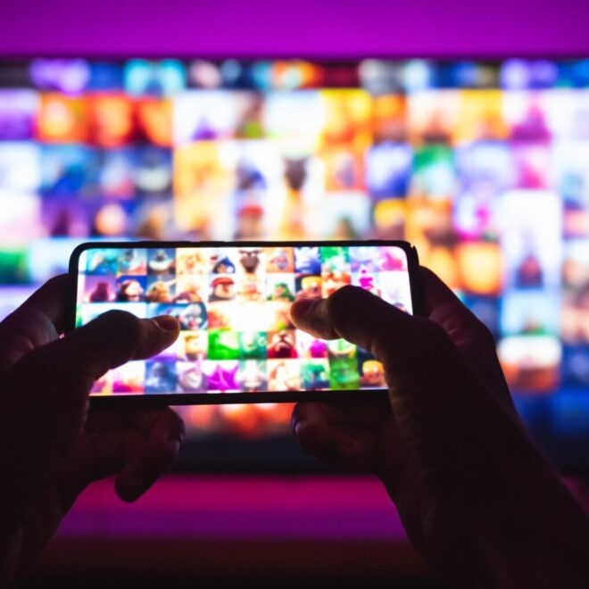 Jak przesłać obraz z telefonu lub komputera na telewizor?