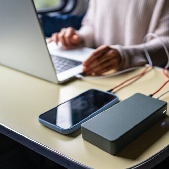 Dlaczego część powerbanków nie ładuje laptopów i jak wybrać odpowiedni?