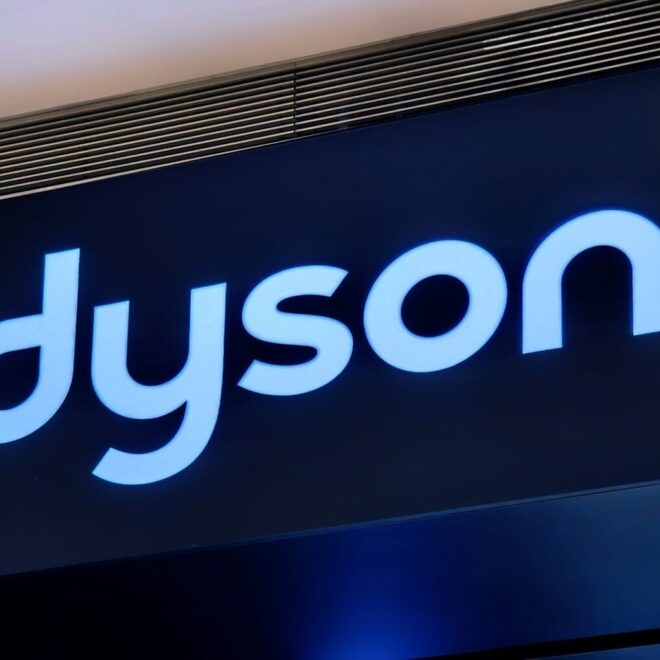 Najtaniej Dyson jest na Allegro. To lekki odkurzacz z dużą mocą i podświetleniem kurzu