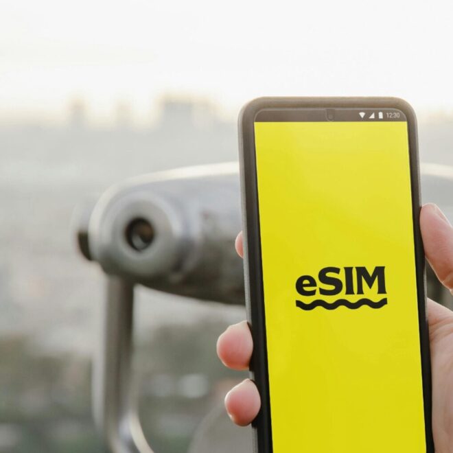 Klasyczne karty SIM powoli zastępuje eSIM. Czym właście jest?