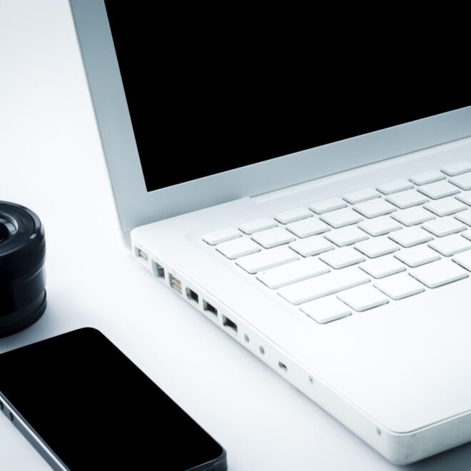 Masz laptopa ciągle podłączonego do prądu? Cierpi na tym bateria