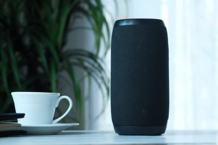 Jak wybrać bezprzewodowy głośnik Bluetooth w 2025? Szybki poradnik