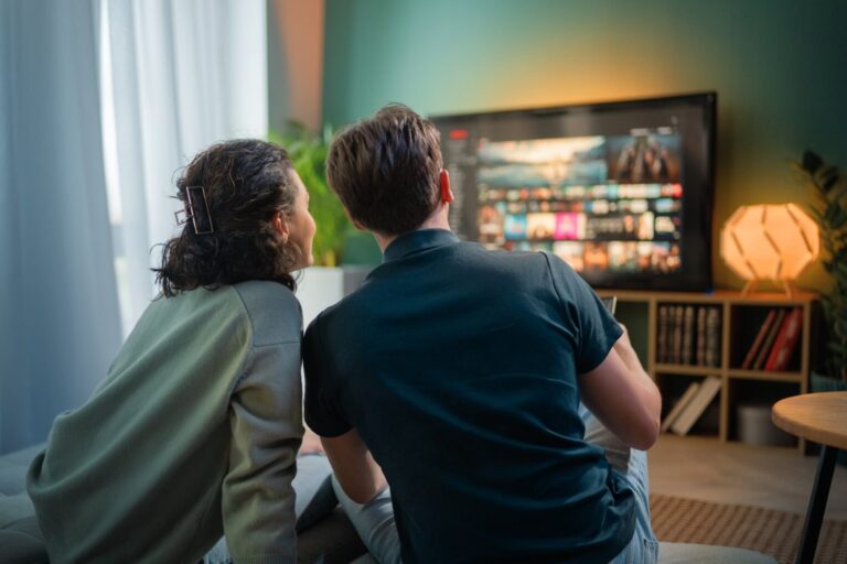 Jak daleko siedzieć od telewizora, żeby nie psuć oczu?