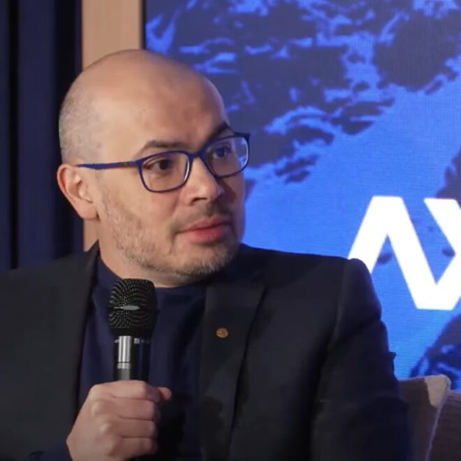 Szef Google DeepMind zdziwiony pośpiechem OpenAI z reklamami w ChatGPT