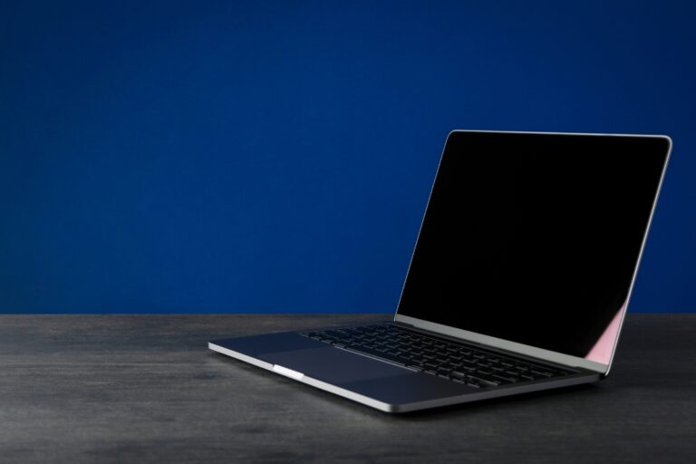 Jak dbać o baterię w laptopie? Oto co należy robić