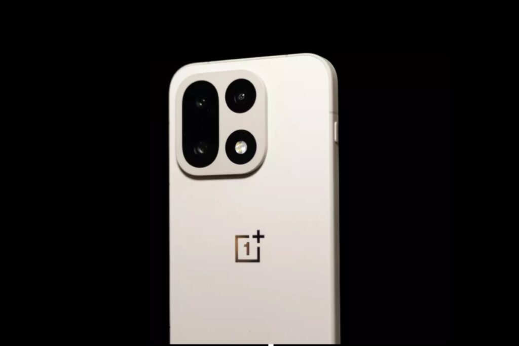 Telefon OnePlus 15T na czarnym tle