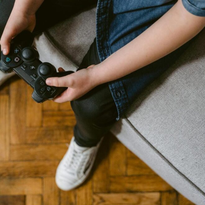 Nie tylko teraflopsy. Dlaczego to DualSense wciąż definiuje przewagę PlayStation 5?