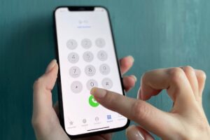 Jak zablokować numer telefonu? Poradnik na Android oraz iPhone