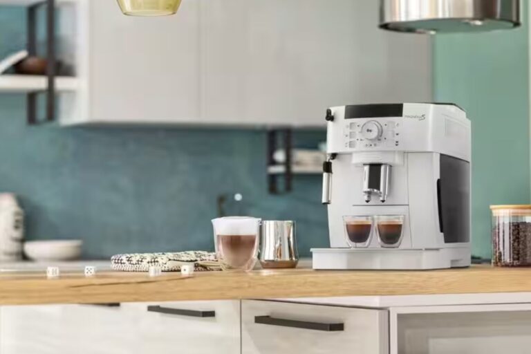 Delonghi wyprzedaje swój bezawaryjny ekspres do kawy za 1099 zł