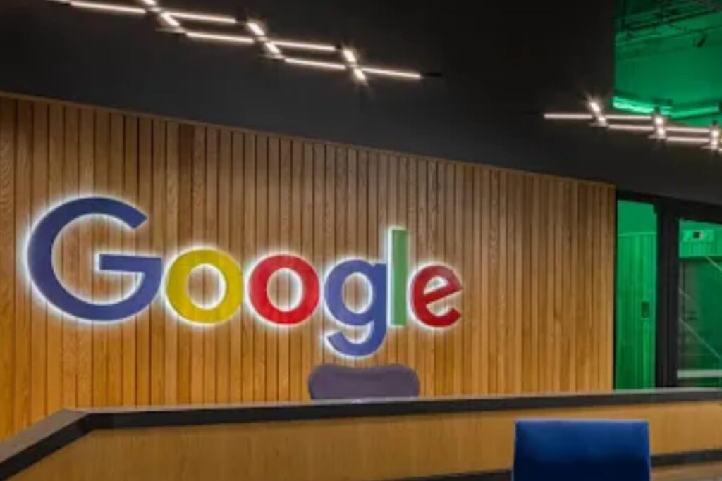 logo google w siedzibie firmy na ścianie