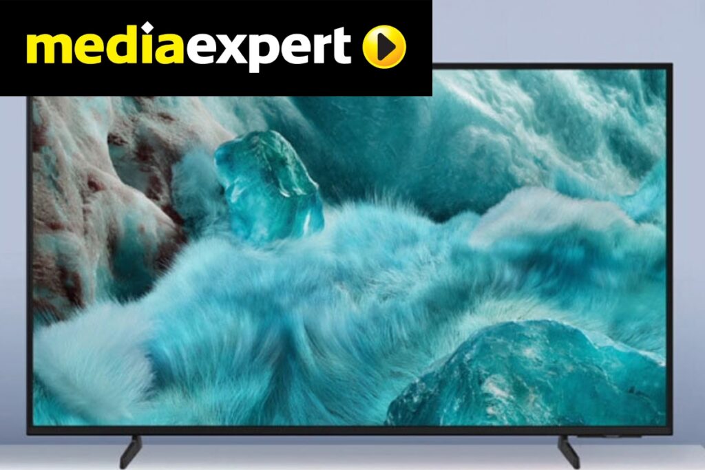 Telewizor SAMSUNG QE65Q7F4A oraz w lewym górnym rogu media expert