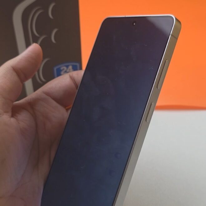 Do sieci trafiło nagranie pokazujące jak działa ekran prywatności w Galaxy S26 Ultra